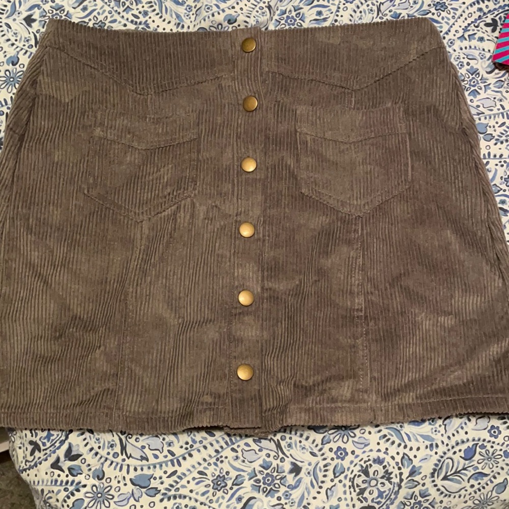 Gray corduroy skirt with front pockets.